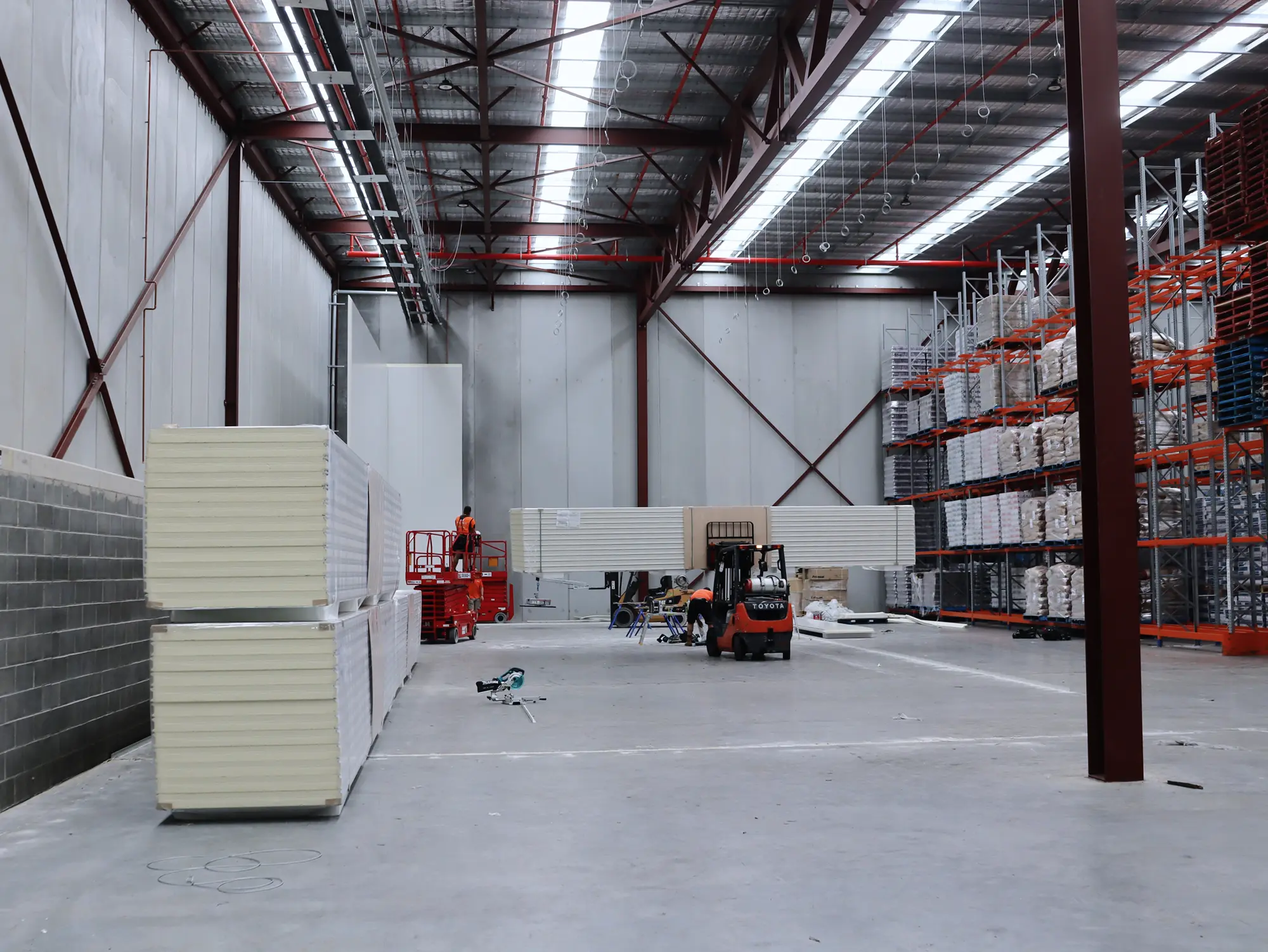 Insulated panel wall installation at the Chullora project